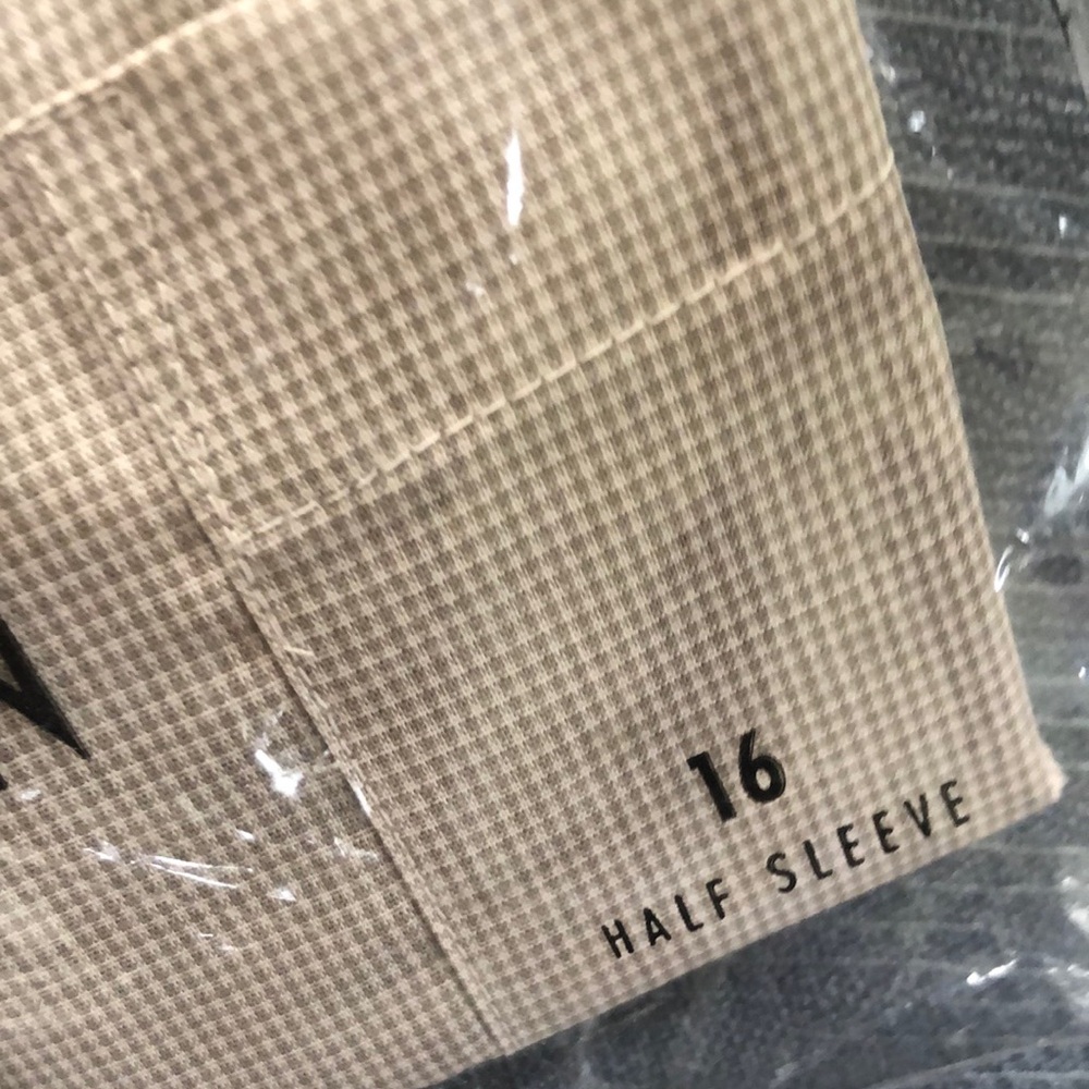 Van Heusen Tan Dress Shirt Classic Design - Picture 5 of 10